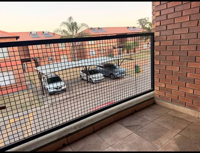 2 BEDROOM APARTMENT FOR SALE IN WATERVAL EAST